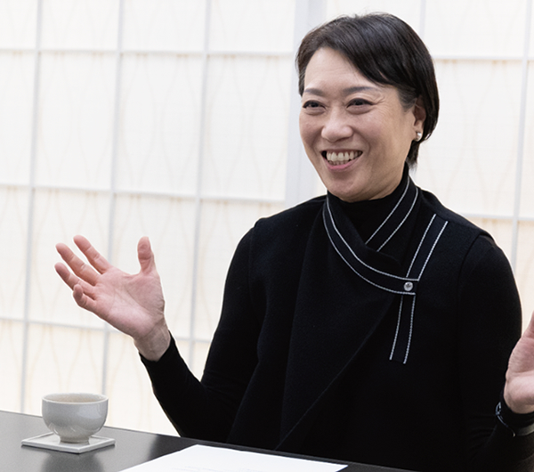 堀木エリ子氏