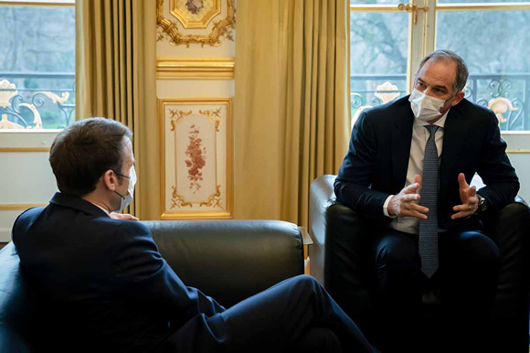 エリゼ宮でマクロン仏大統領