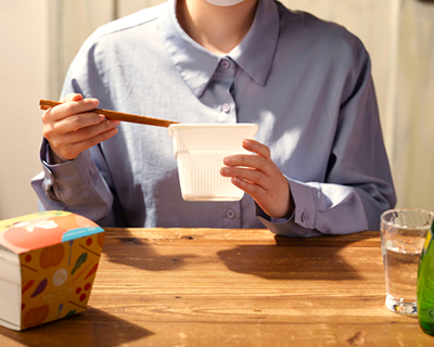 深型・二段構造の冷凍弁当容器の使用イメージ