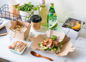 紙とプラスチックのハイブリット食品容器